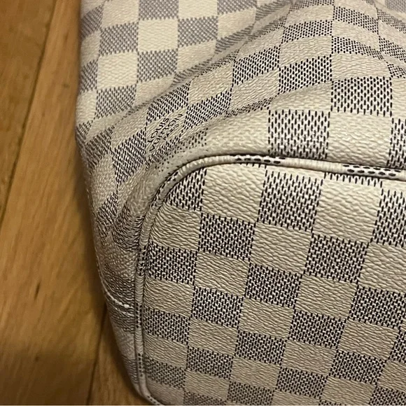 Louis Vuitton Neverfull MM - Picture 6 of 15